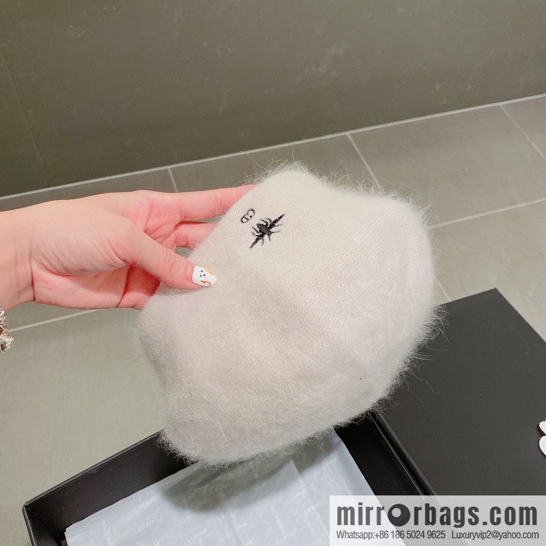 Dior 2022 autumn and winter new knitted rabbit fur beret