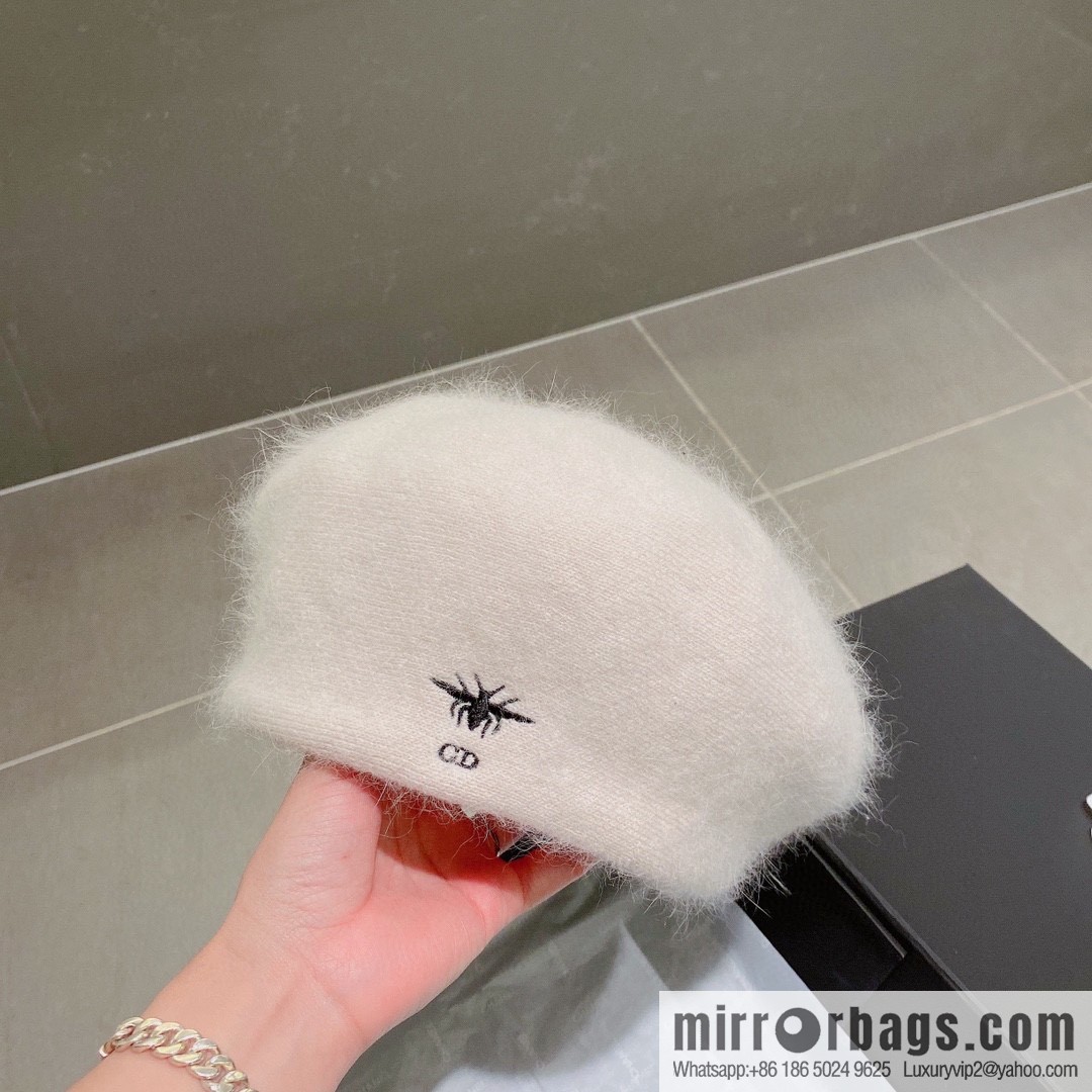 Dior 2022 autumn and winter new knitted rabbit fur beret