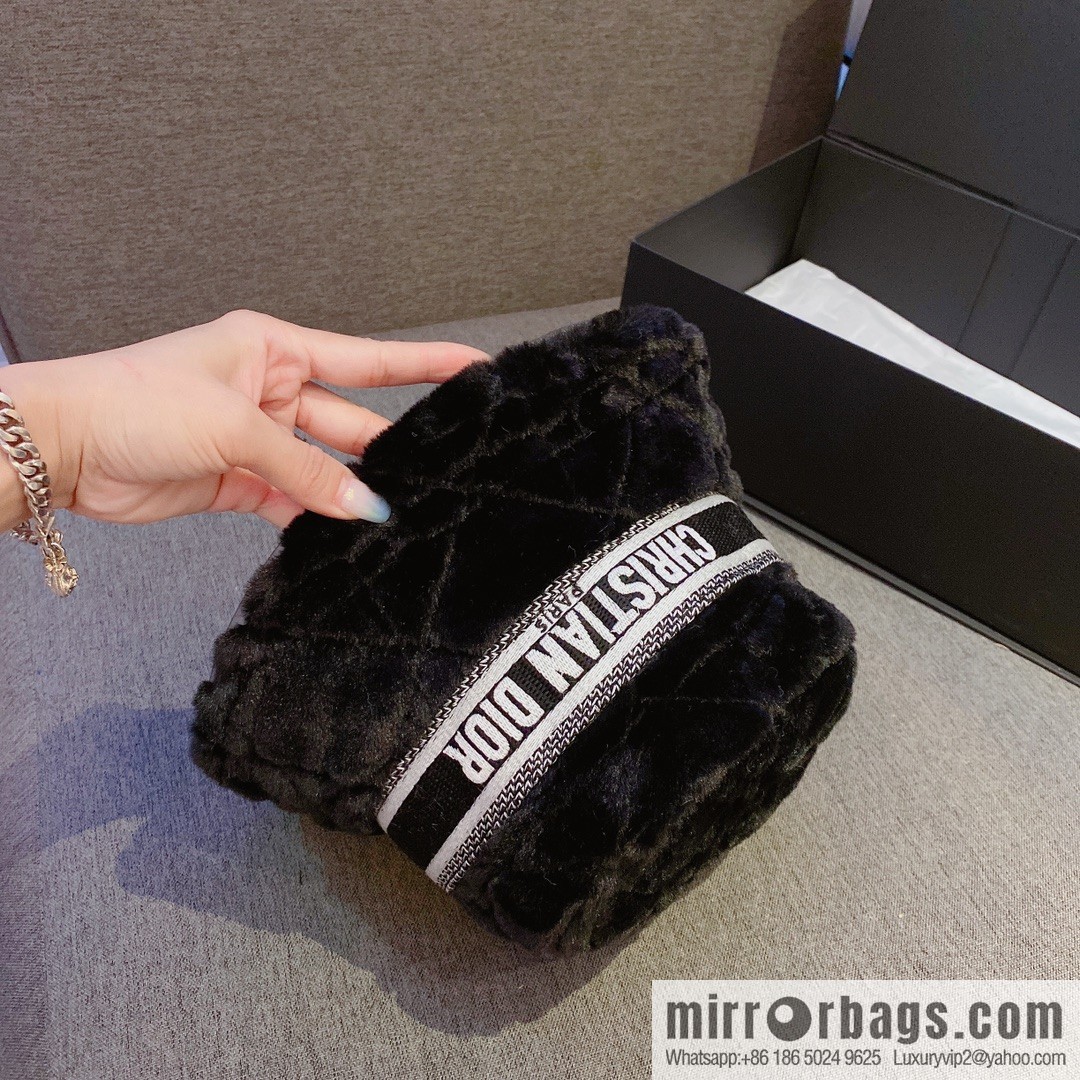 Dior 2022 autumn and winter new thickened warm bucket hat