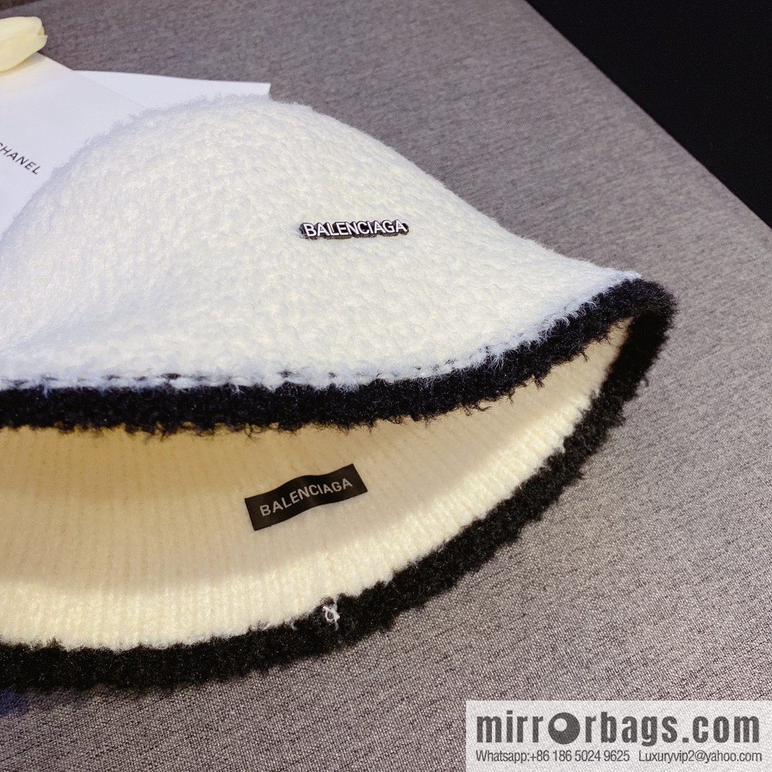 Balenciaga 2022 autumn and winter new lamb wool cold hat
