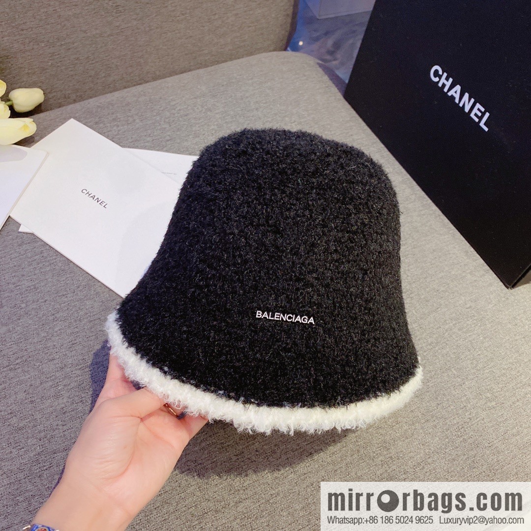 Balenciaga 2022 autumn and winter new lamb wool cold hat