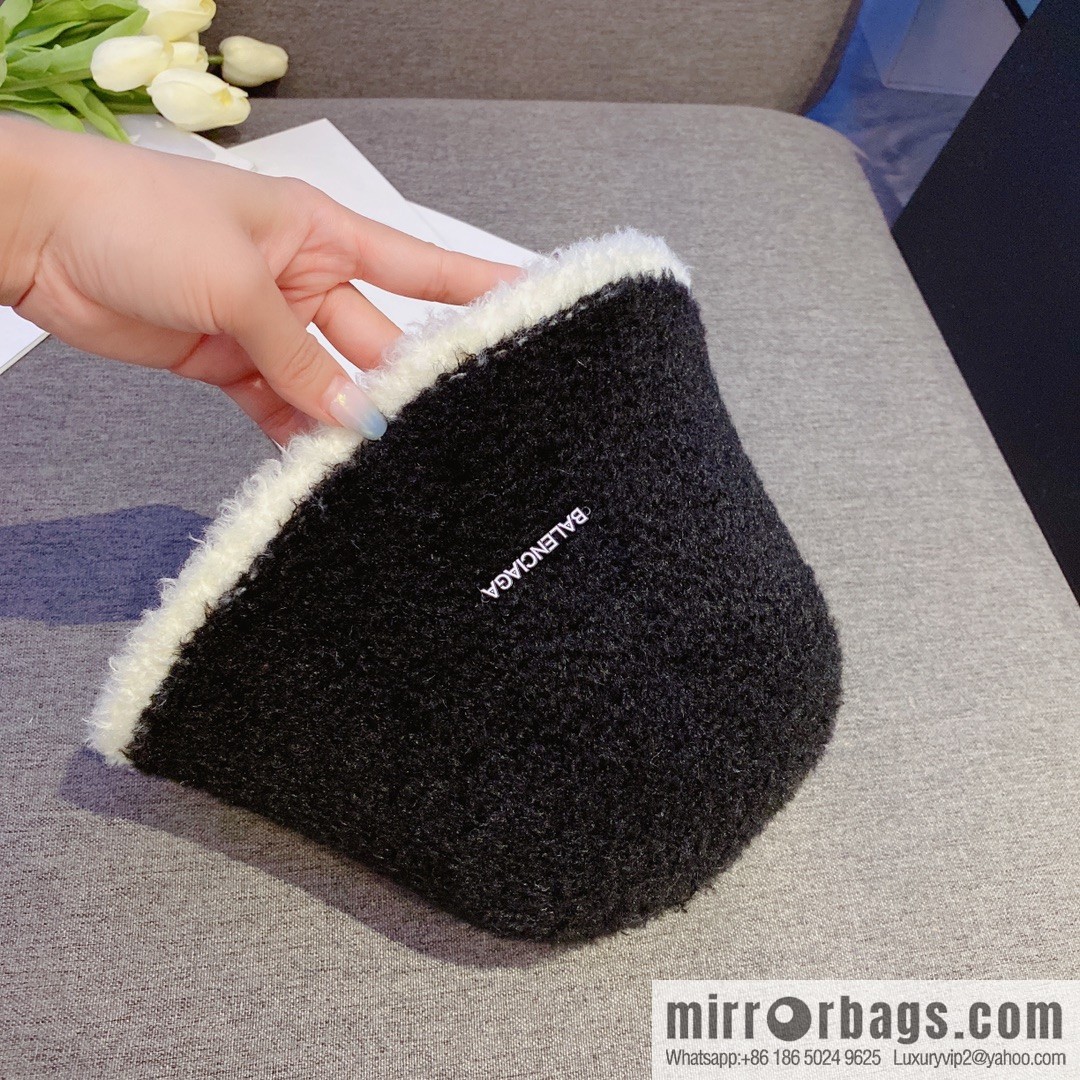 Balenciaga 2022 autumn and winter new lamb wool cold hat