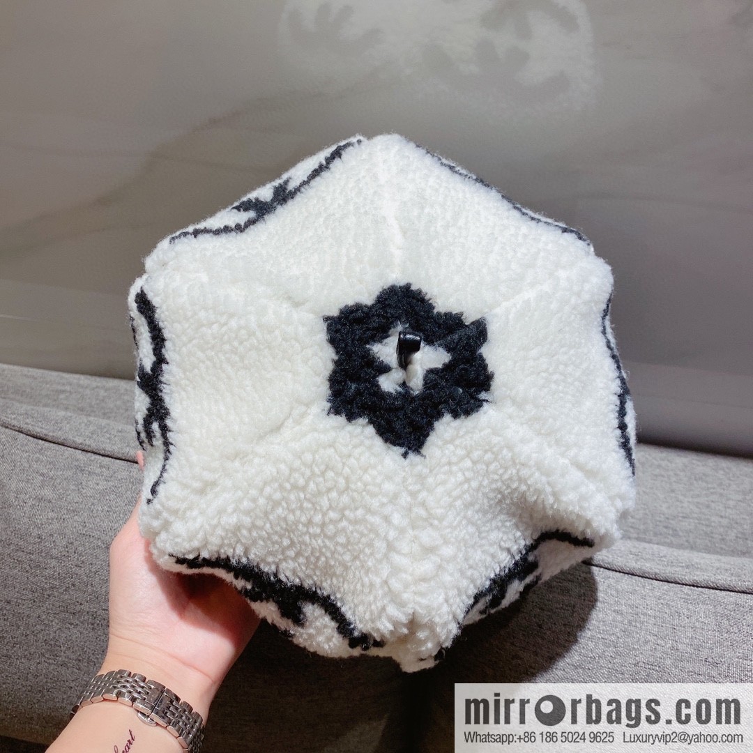 Chanel 2022 autumn and winter new lamb wool beret