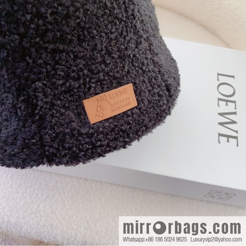 LOEWE Luo Yiwei 2022 autumn and winter new lamb wool bucket hat