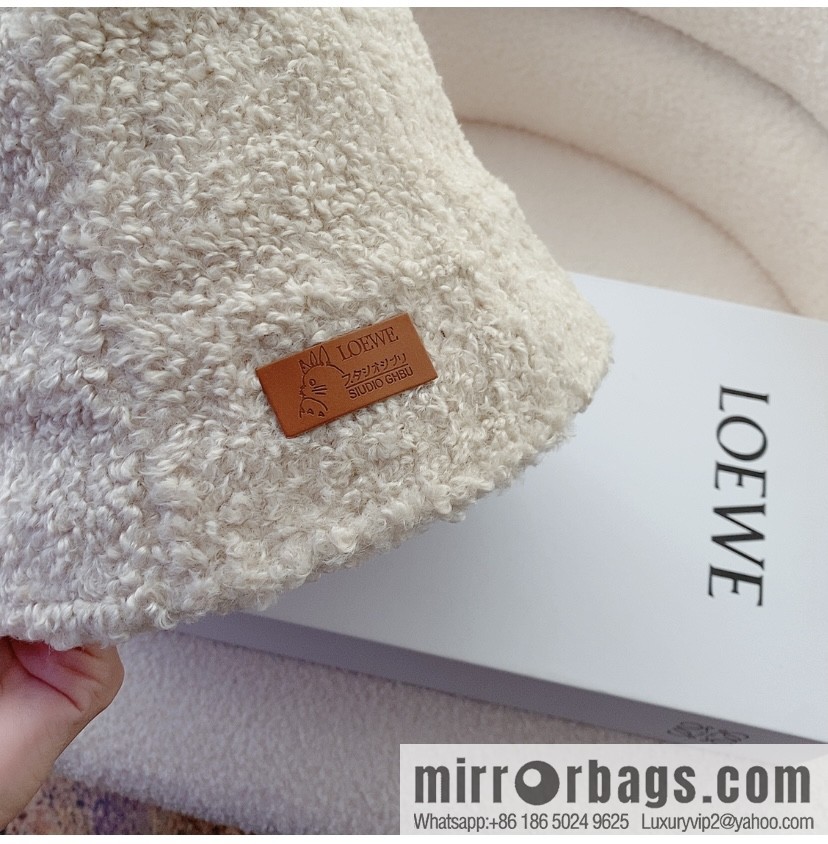 LOEWE Luo Yiwei 2022 autumn and winter new lamb wool bucket hat