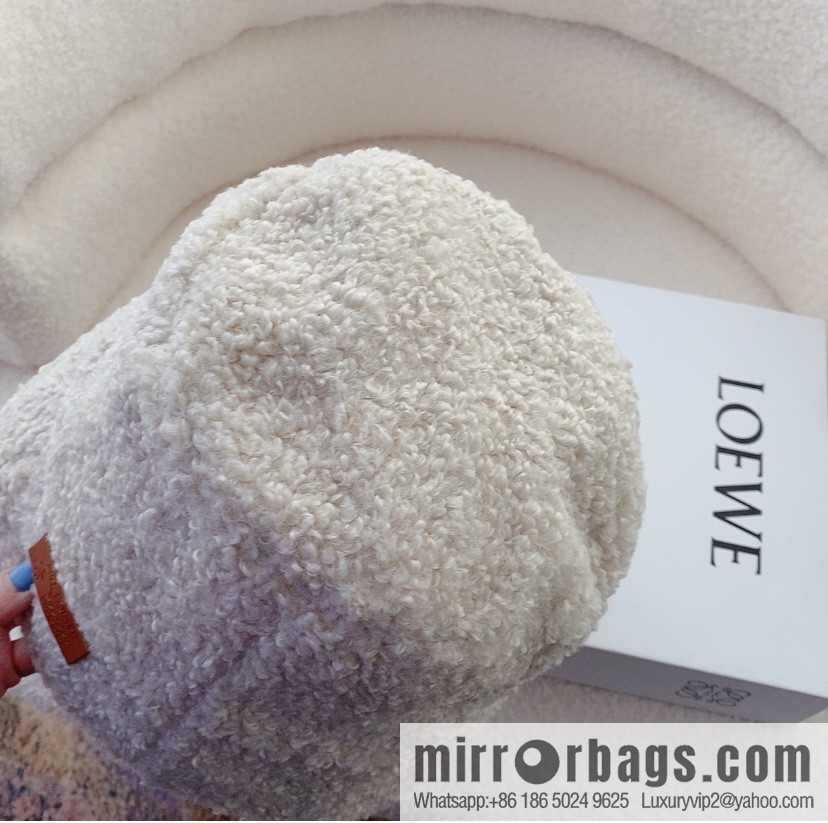 LOEWE Luo Yiwei 2022 autumn and winter new lamb wool bucket hat
