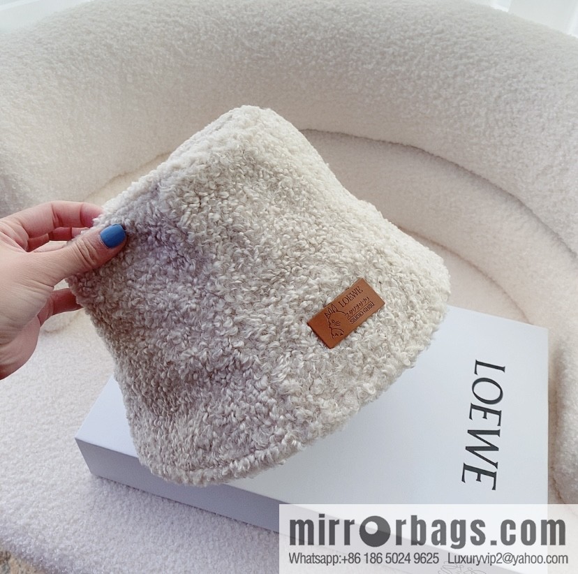 LOEWE Luo Yiwei 2022 autumn and winter new lamb wool bucket hat
