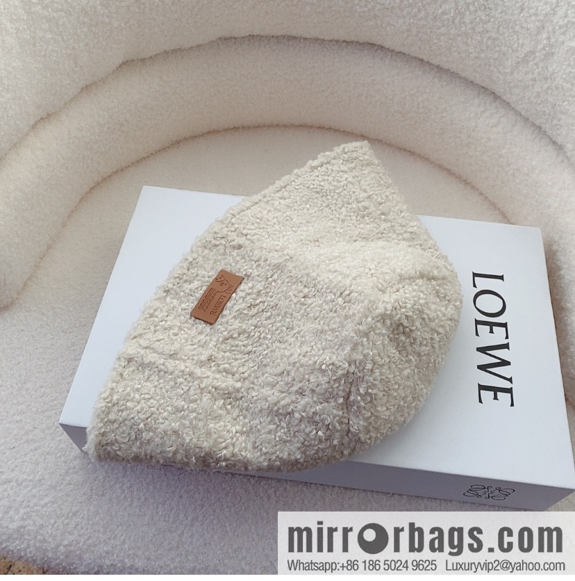 LOEWE Luo Yiwei 2022 autumn and winter new lamb wool bucket hat