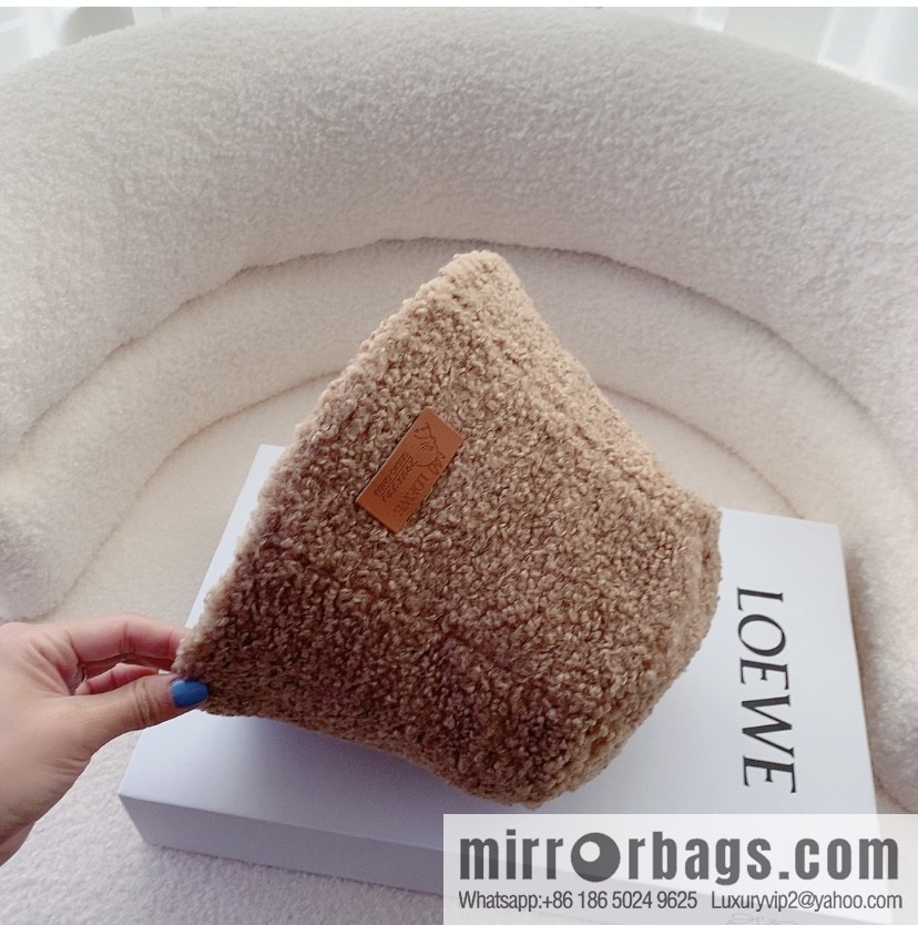 LOEWE Luo Yiwei 2022 autumn and winter new lamb wool bucket hat