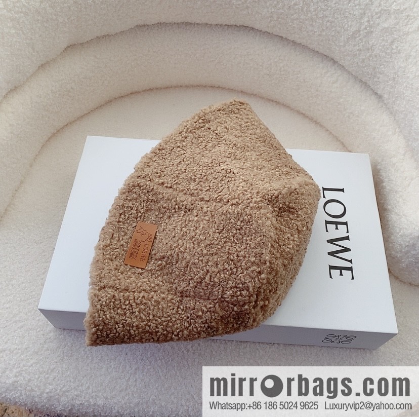 LOEWE Luo Yiwei 2022 autumn and winter new lamb wool bucket hat