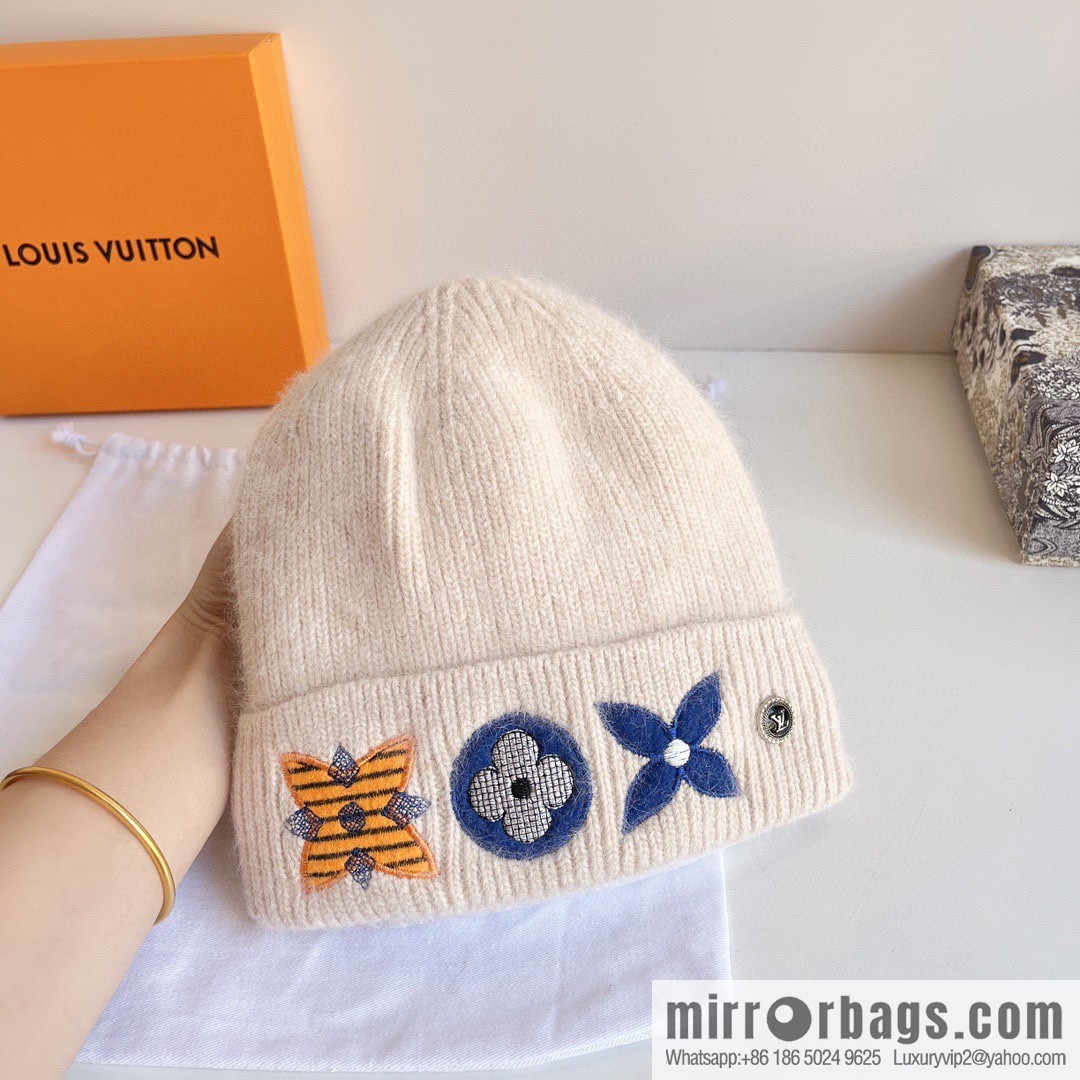 LV Louis Vuitton 2022 autumn and winter new embroidered simple plush wool hat