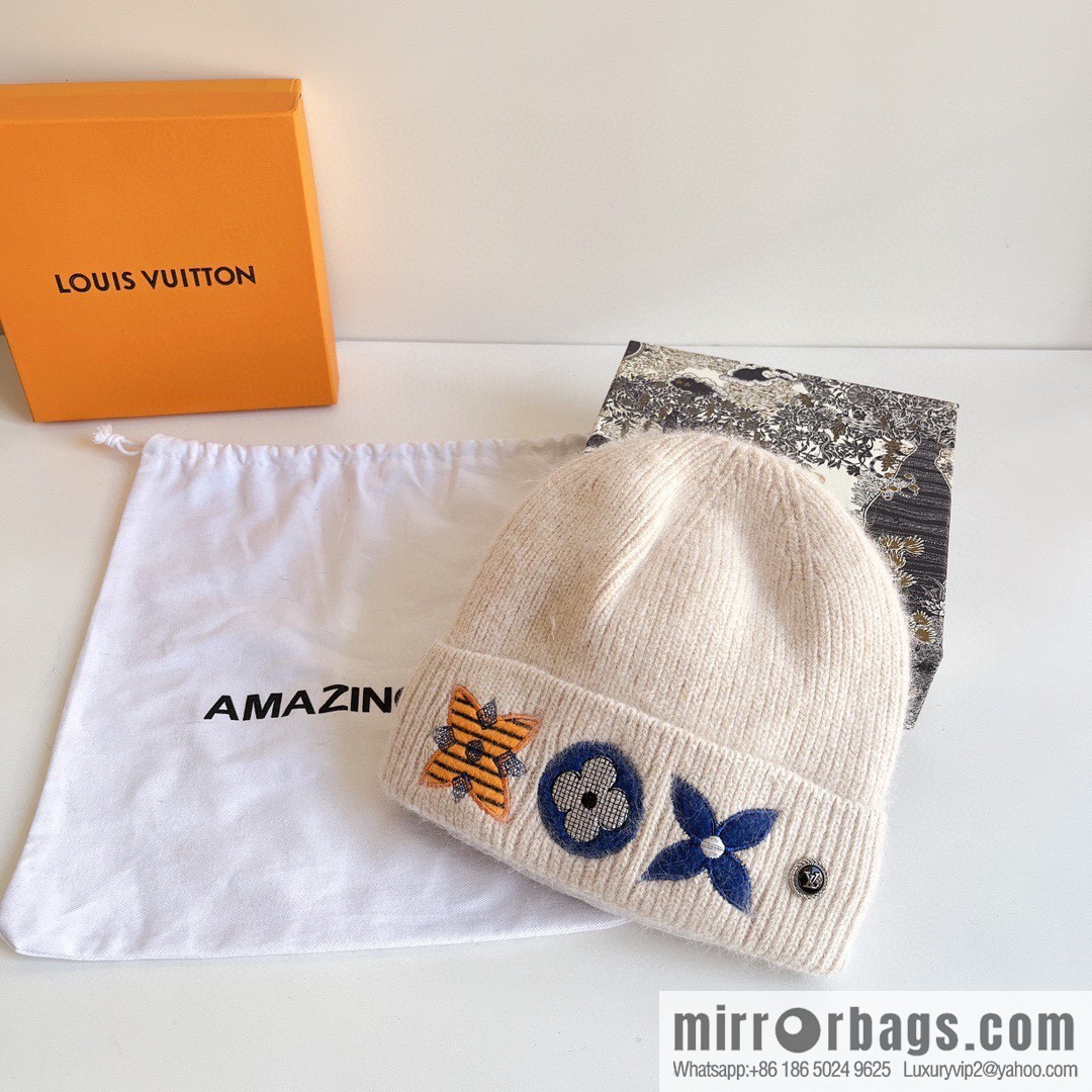 LV Louis Vuitton 2022 autumn and winter new embroidered simple plush wool hat