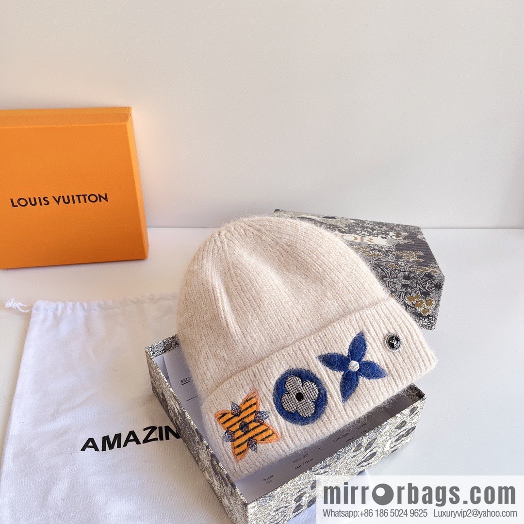 LV Louis Vuitton 2022 autumn and winter new embroidered simple plush wool hat