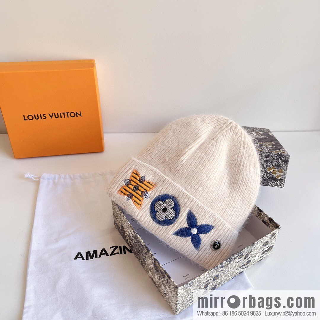 LV Louis Vuitton 2022 autumn and winter new embroidered simple plush wool hat