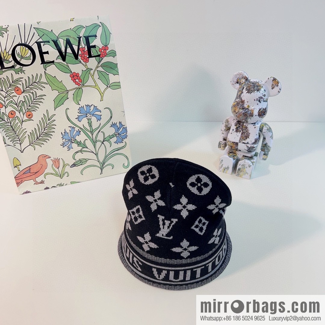 LV Louis Vuitton 2022 autumn and winter new counters synchronized men's and women's knitted wool hats
