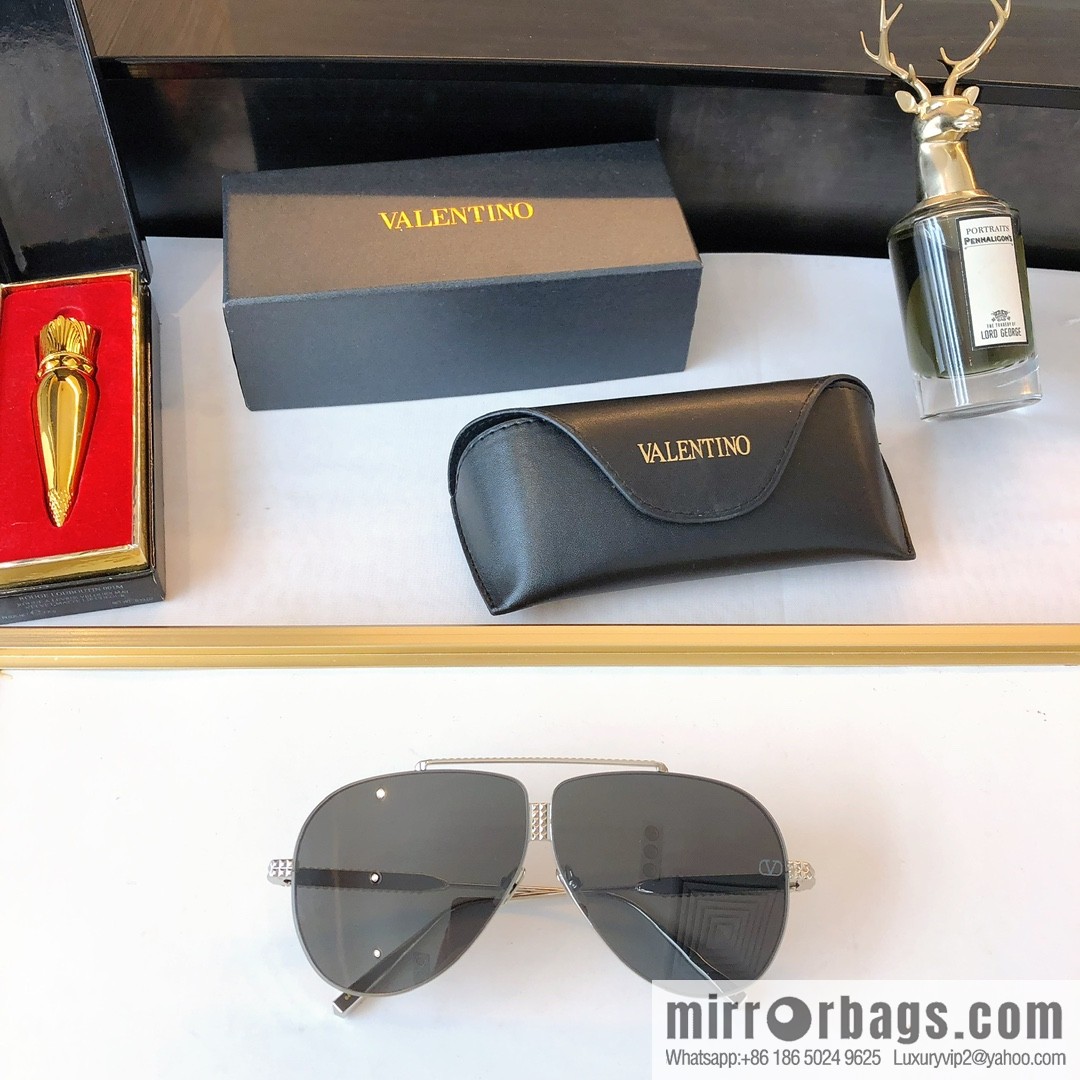 VALENTINO Valentino temple three-sided three-dimensional rivet surround sunglasses