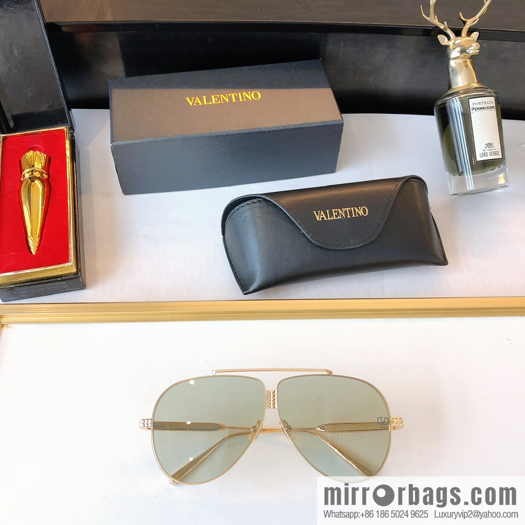 VALENTINO Valentino temple three-sided three-dimensional rivet surround sunglasses