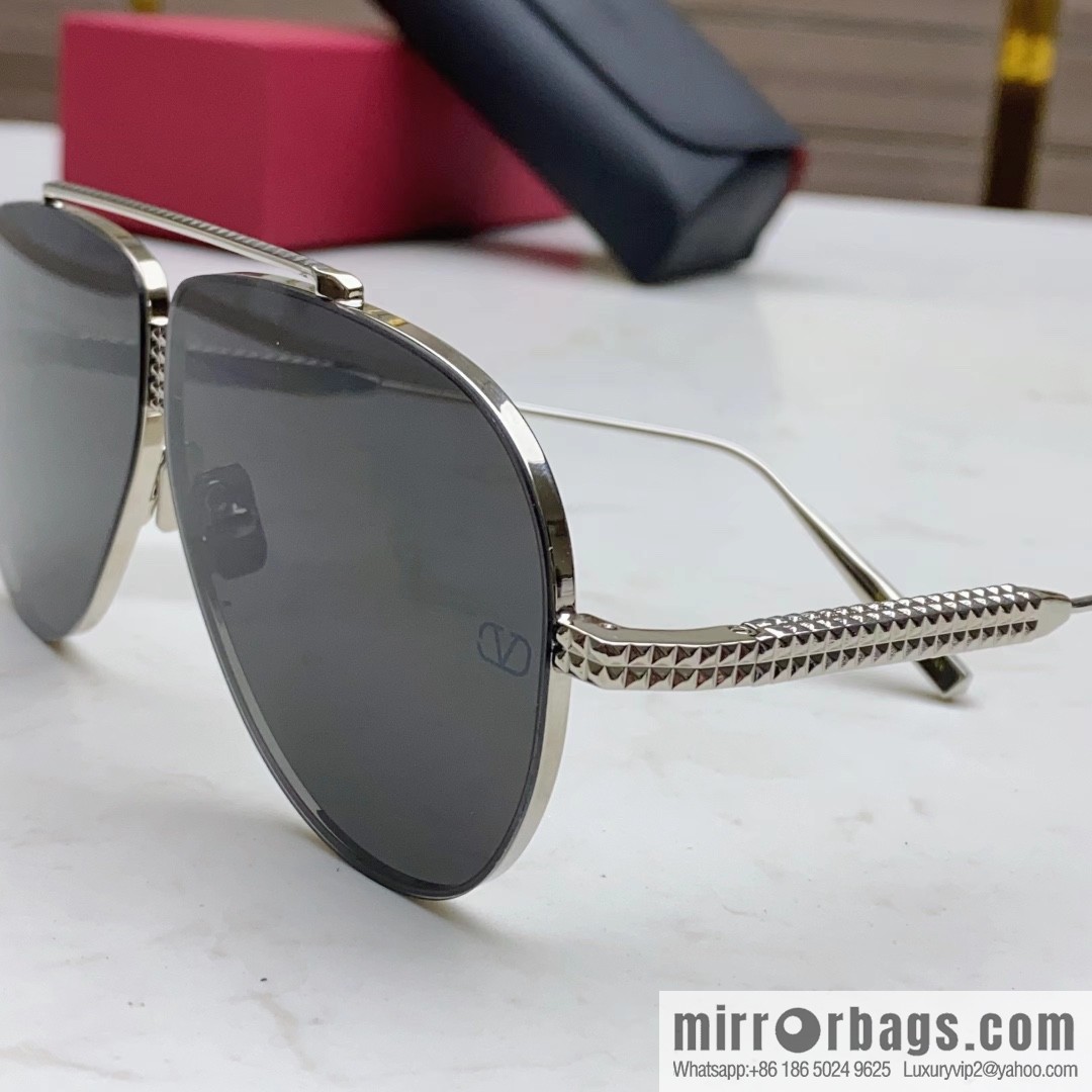 VALENTINO Valentino's new toad frame women's sunglasses