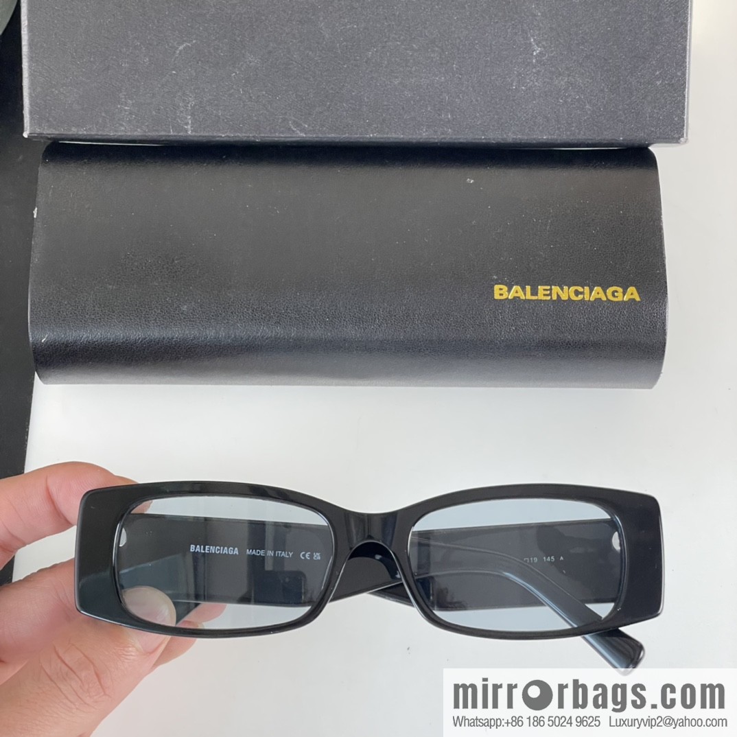 BACLENCIAGA Balenciaga Classic Style Sunglasses