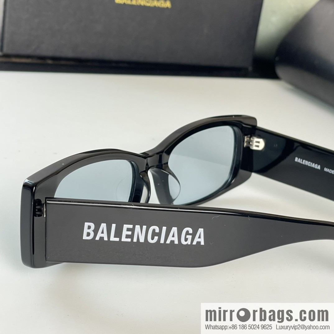 BACLENCIAGA Balenciaga Classic Style Sunglasses