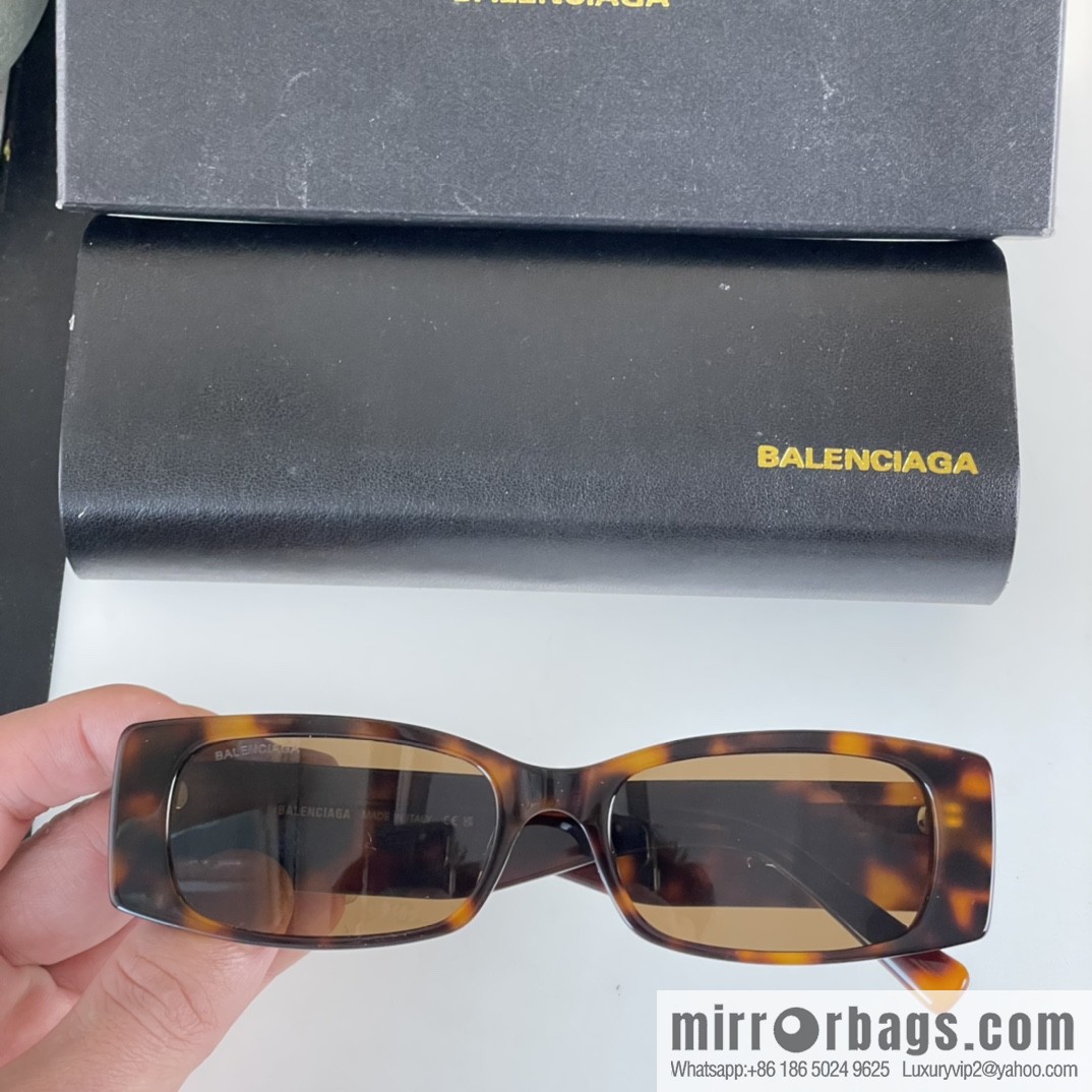 BACLENCIAGA Balenciaga Classic Style Sunglasses
