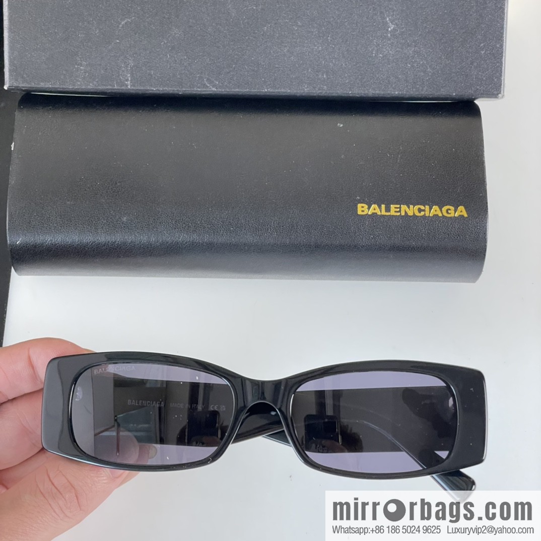 BACLENCIAGA Balenciaga Classic Style Sunglasses