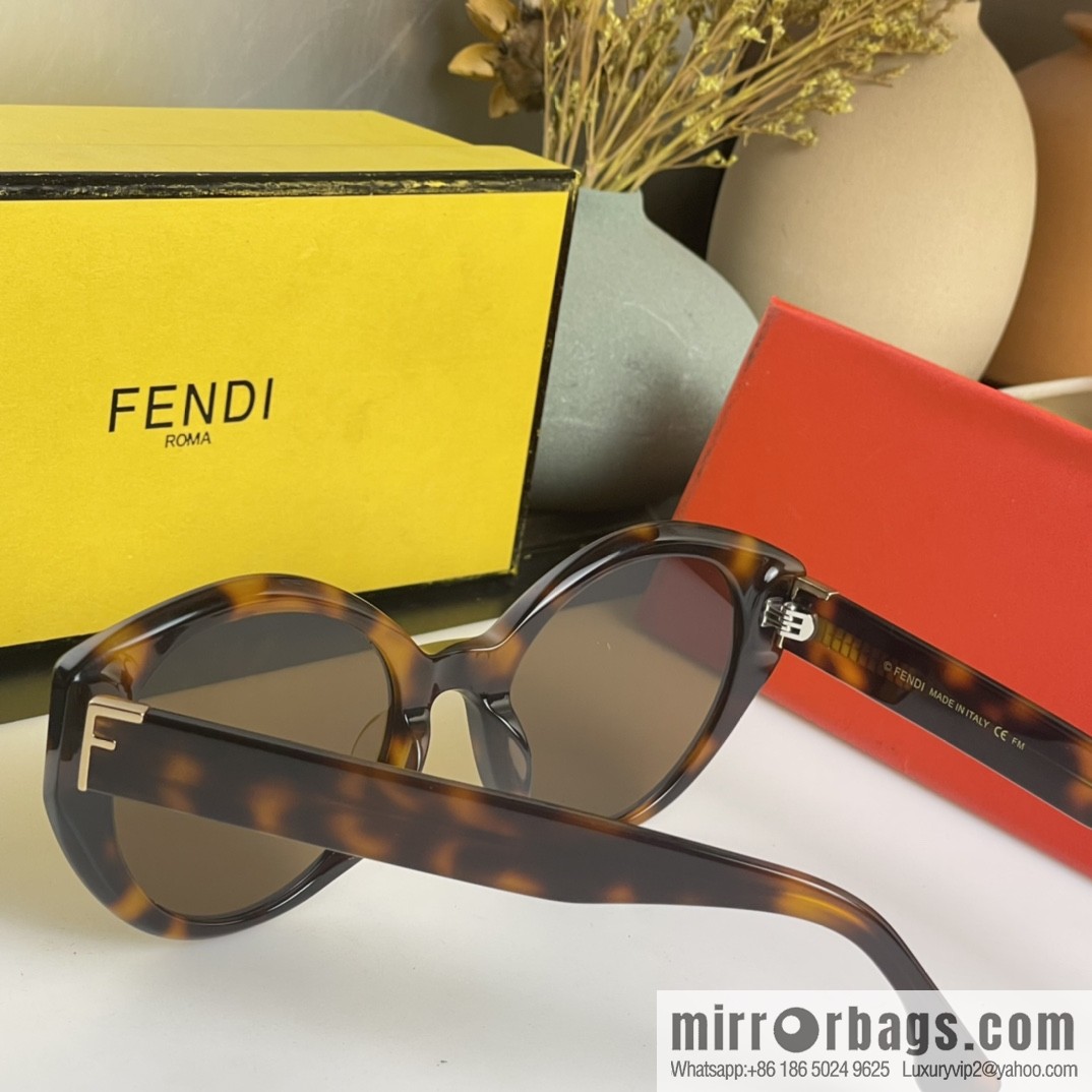 Fendi Round Frame Women's Sunglasses