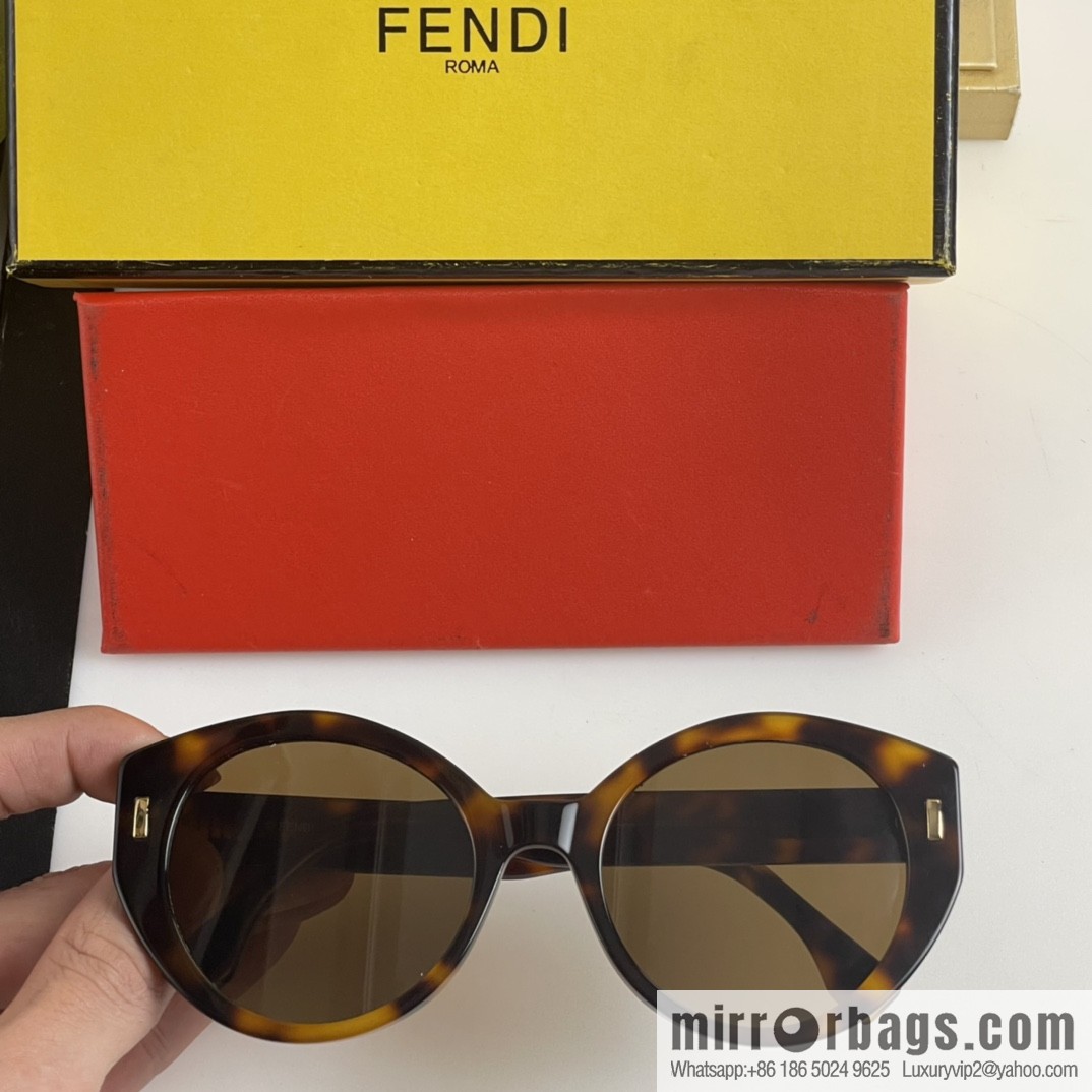 Fendi Round Frame Women's Sunglasses