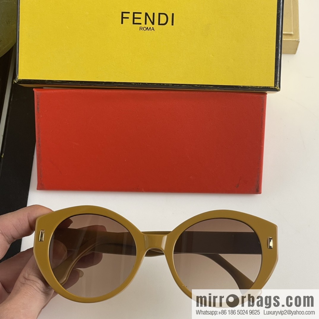 Fendi Round Frame Women's Sunglasses