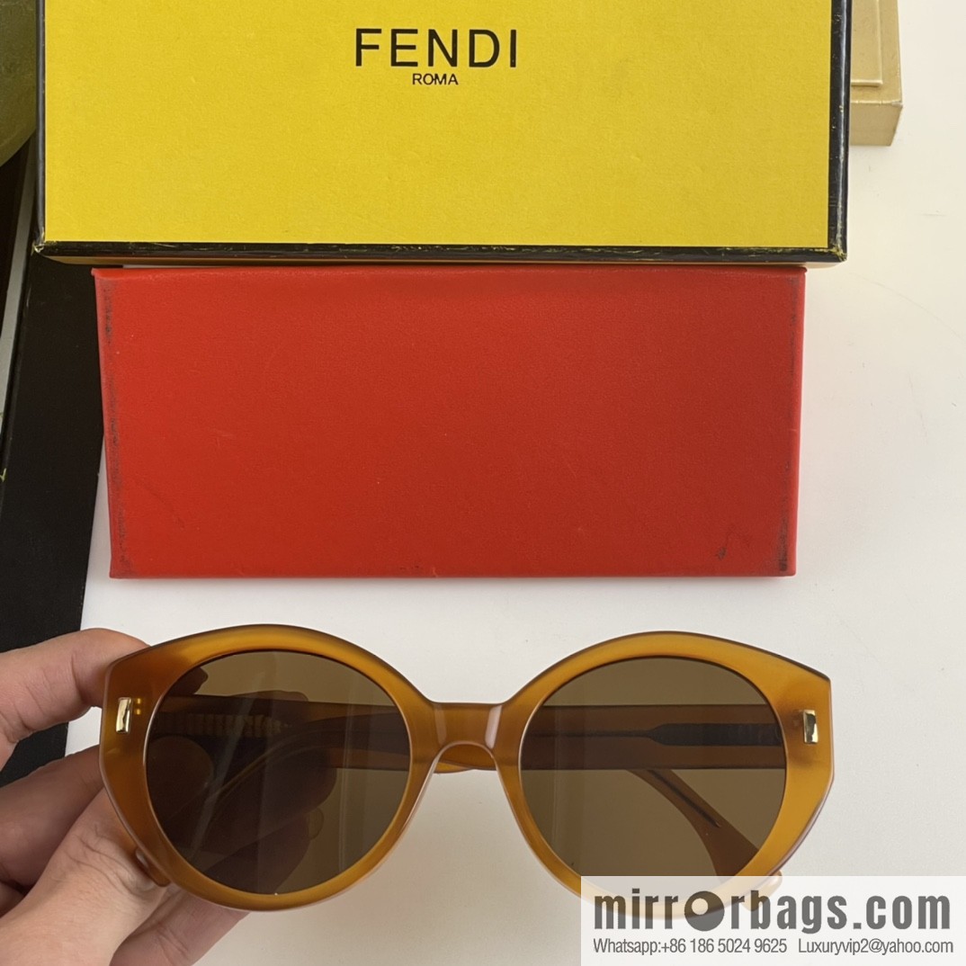 Fendi Round Frame Women's Sunglasses