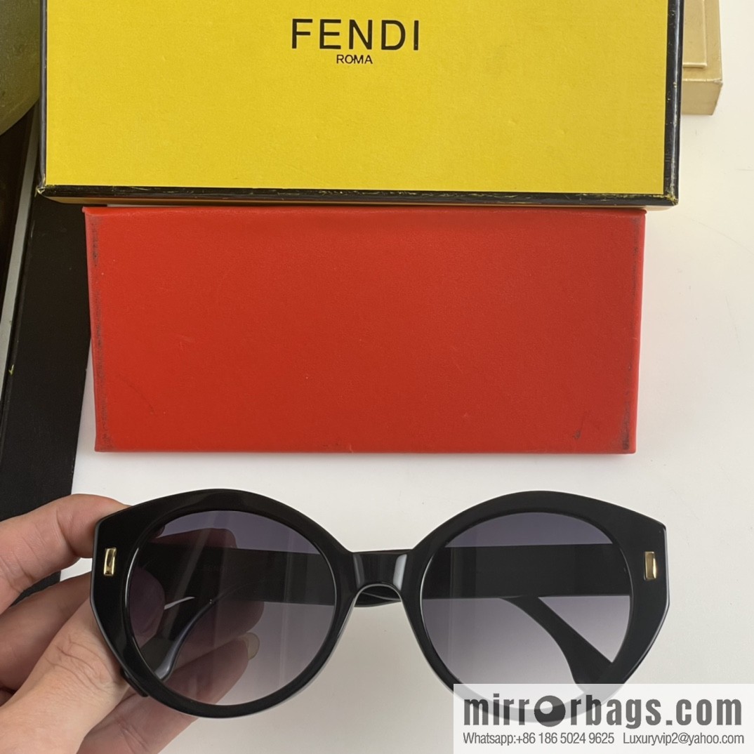 Fendi Round Frame Women's Sunglasses