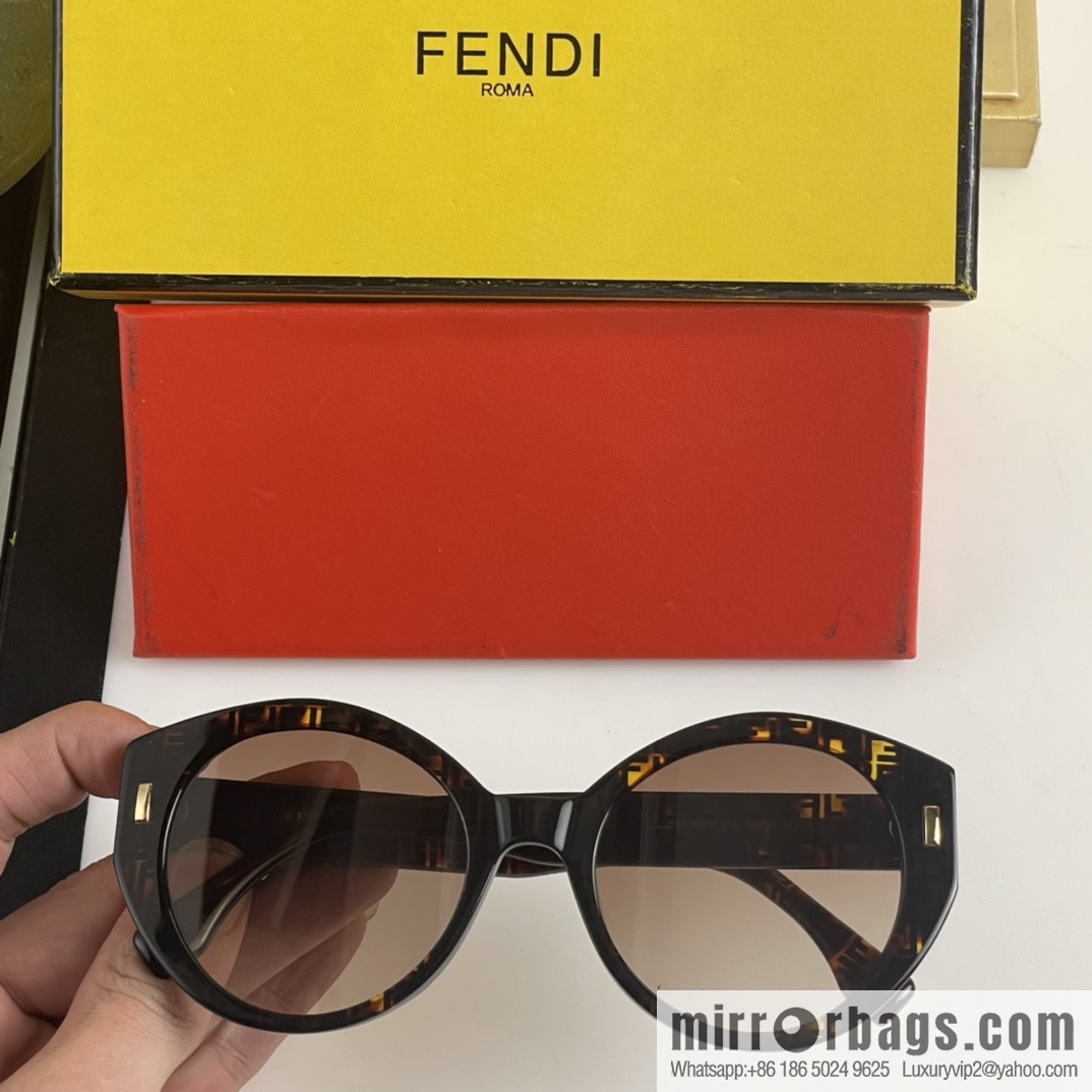 Fendi Round Frame Women's Sunglasses