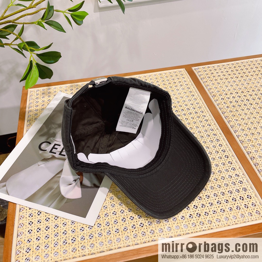 BALENCIAGA Balenciaga's new logo baseball cap