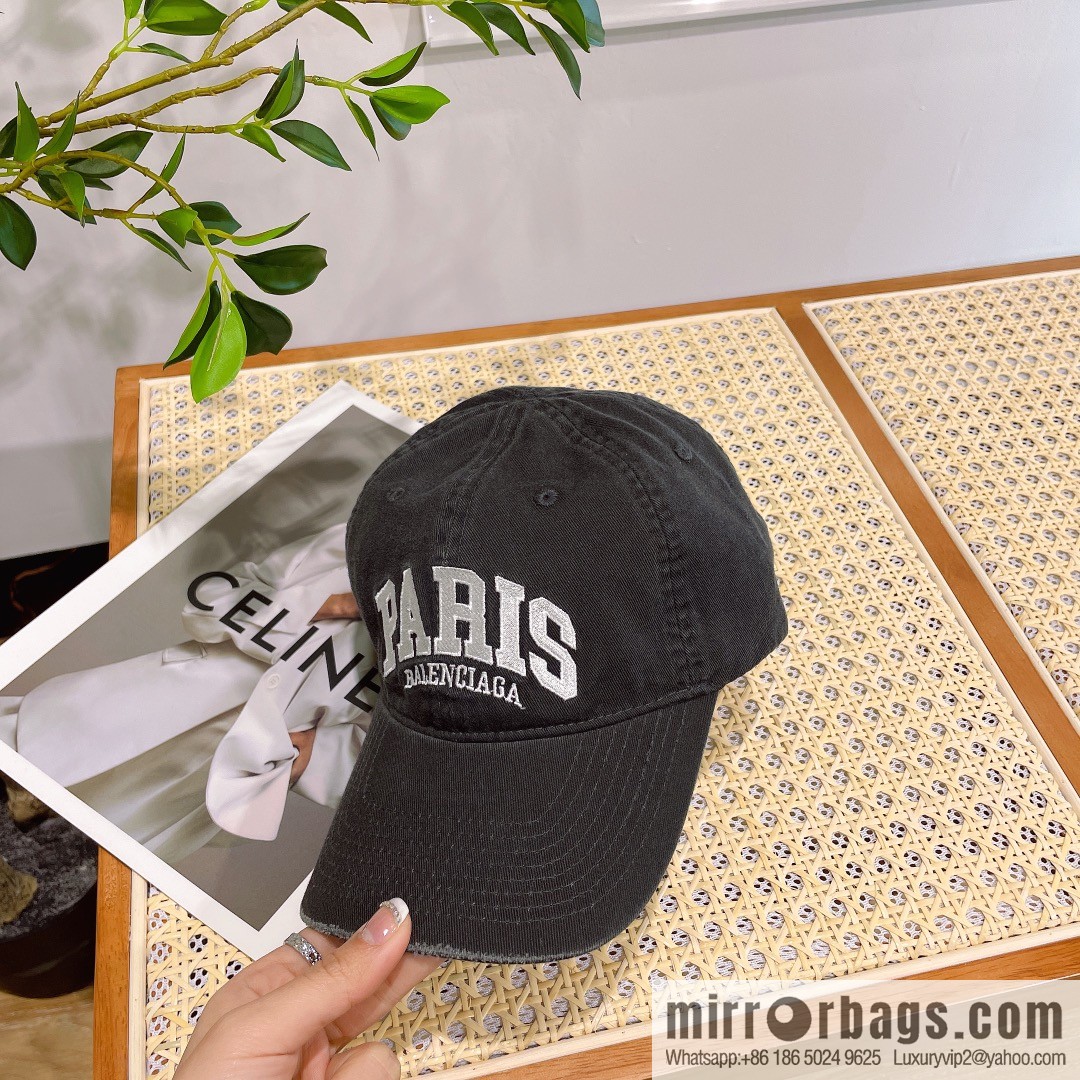 BALENCIAGA Balenciaga's new logo baseball cap