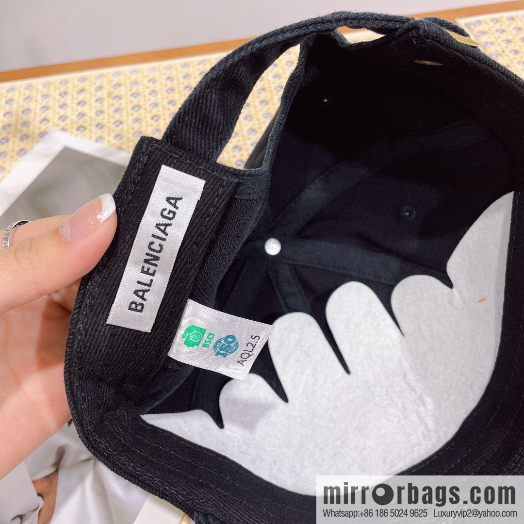 Balenciaga three-dimensional relief unisex baseball cap