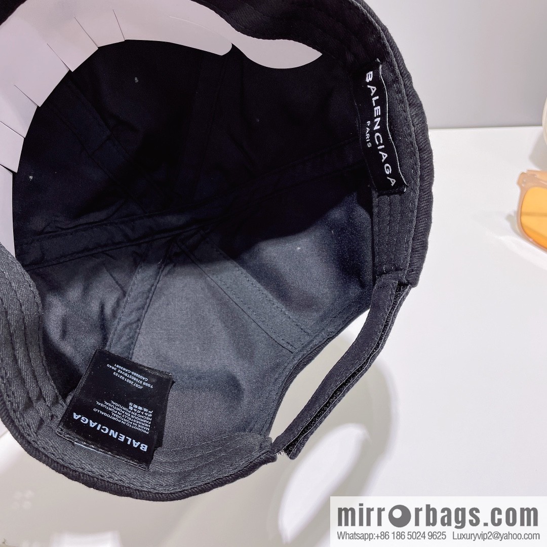 Balenciaga Balenciaga's new baseball cap
