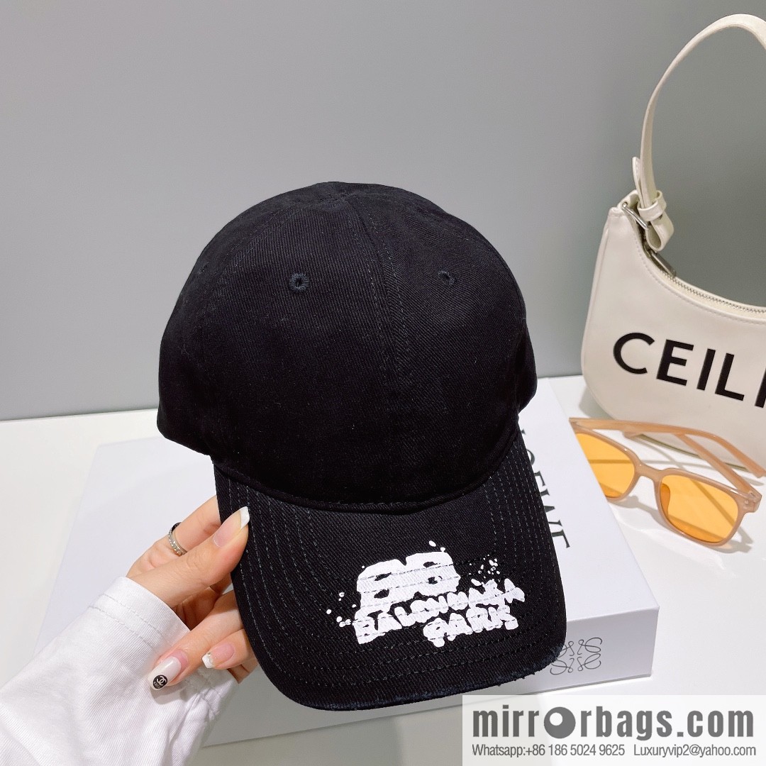 Balenciaga Balenciaga's new baseball cap