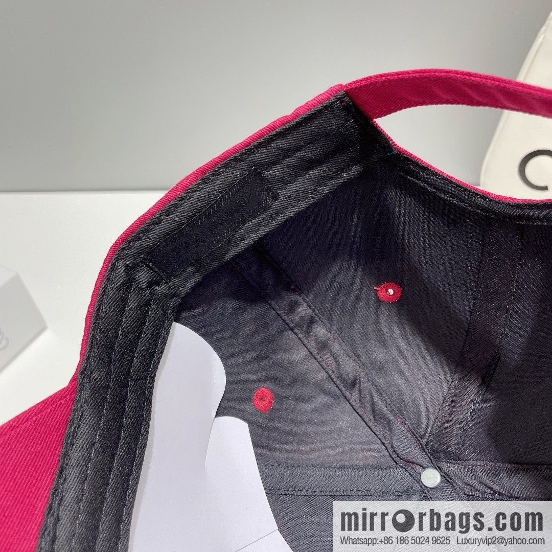 PRADA Prada spring and summer new big-name embroidered baseball cap