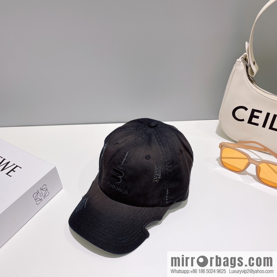 Balenciaga Embroidered letter logo baseball cap