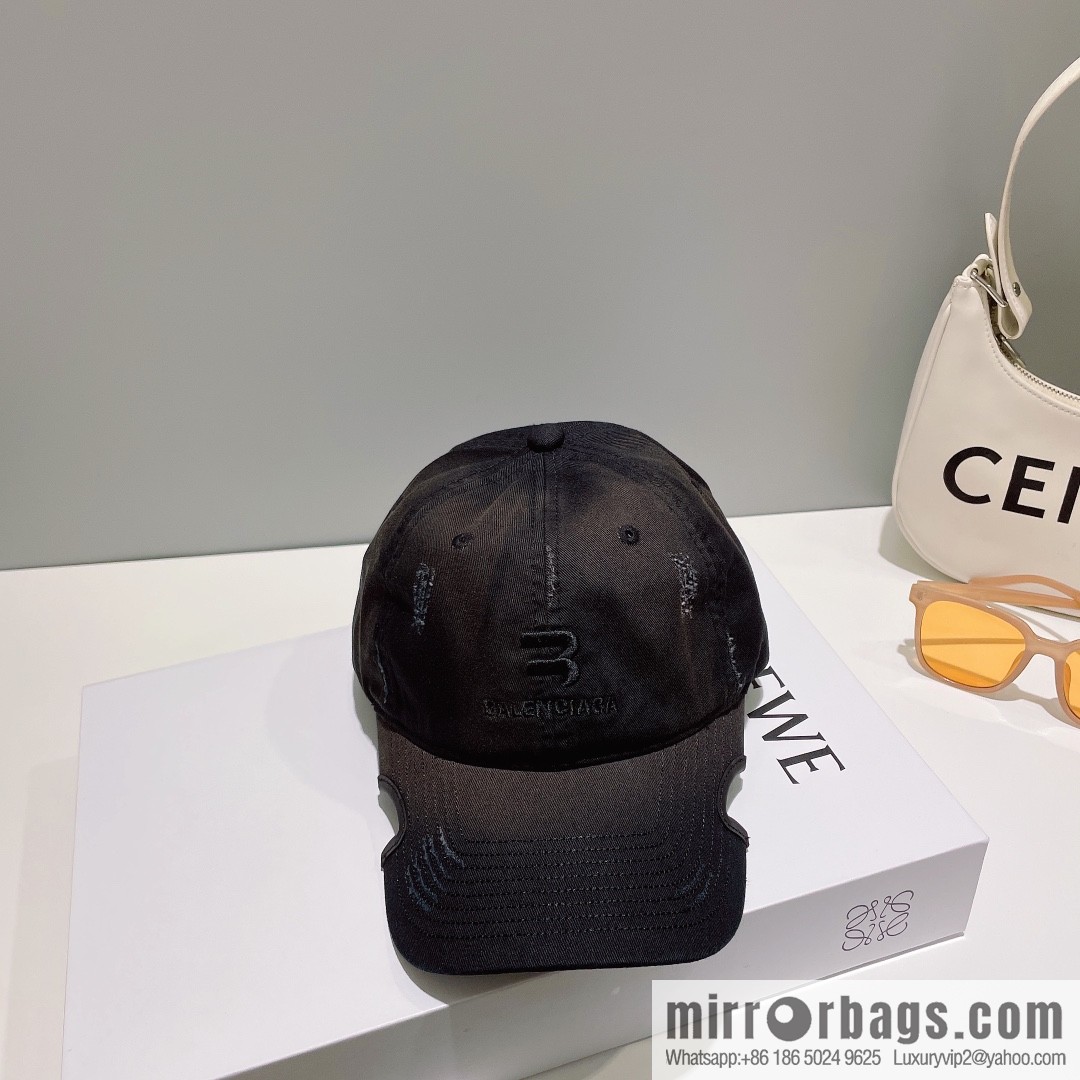 Balenciaga Embroidered letter logo baseball cap