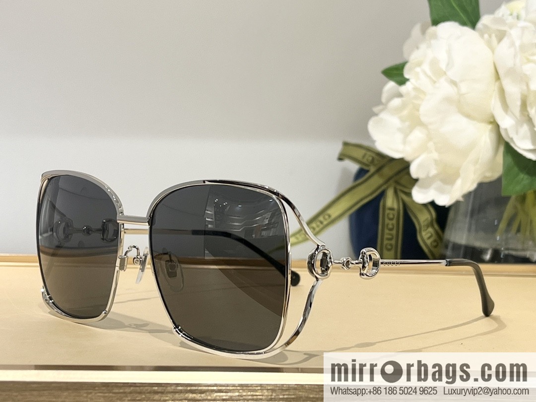 GUCCI Gucci horseshoe buckle temple plate sunglasses