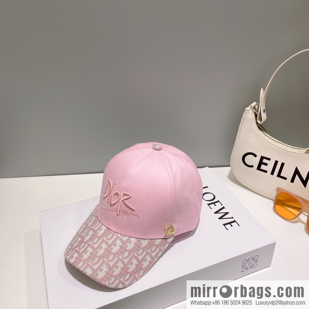 Dior's new embroidered alphabet canvas baseball cap