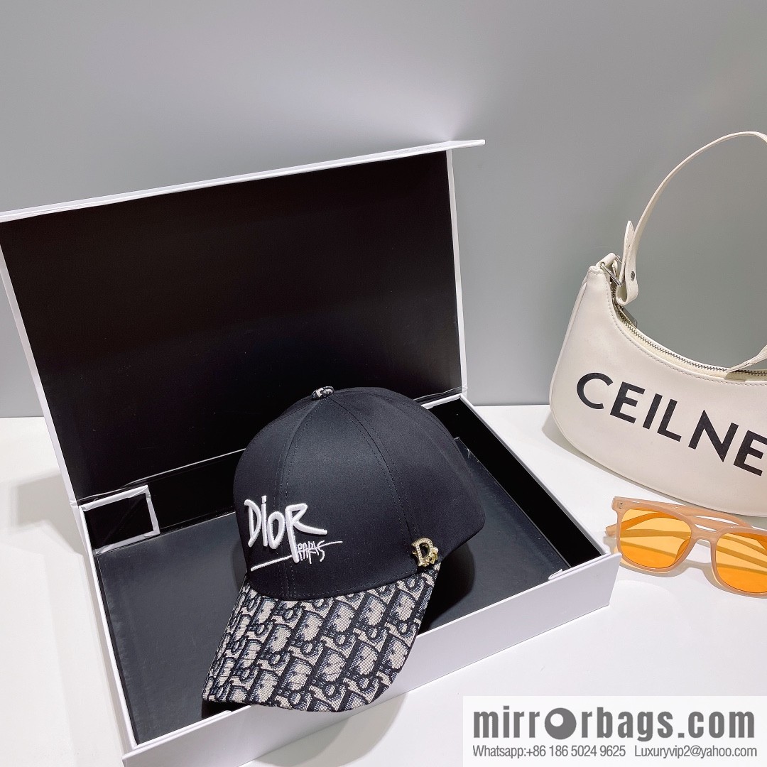 Dior's new embroidered alphabet canvas baseball cap
