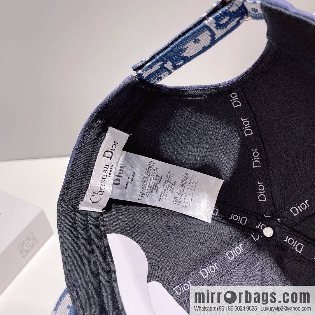 Dior's new embroidered alphabet canvas baseball cap