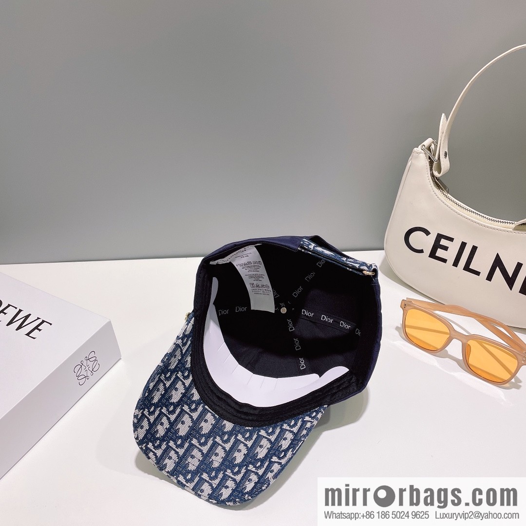Dior's new embroidered alphabet canvas baseball cap