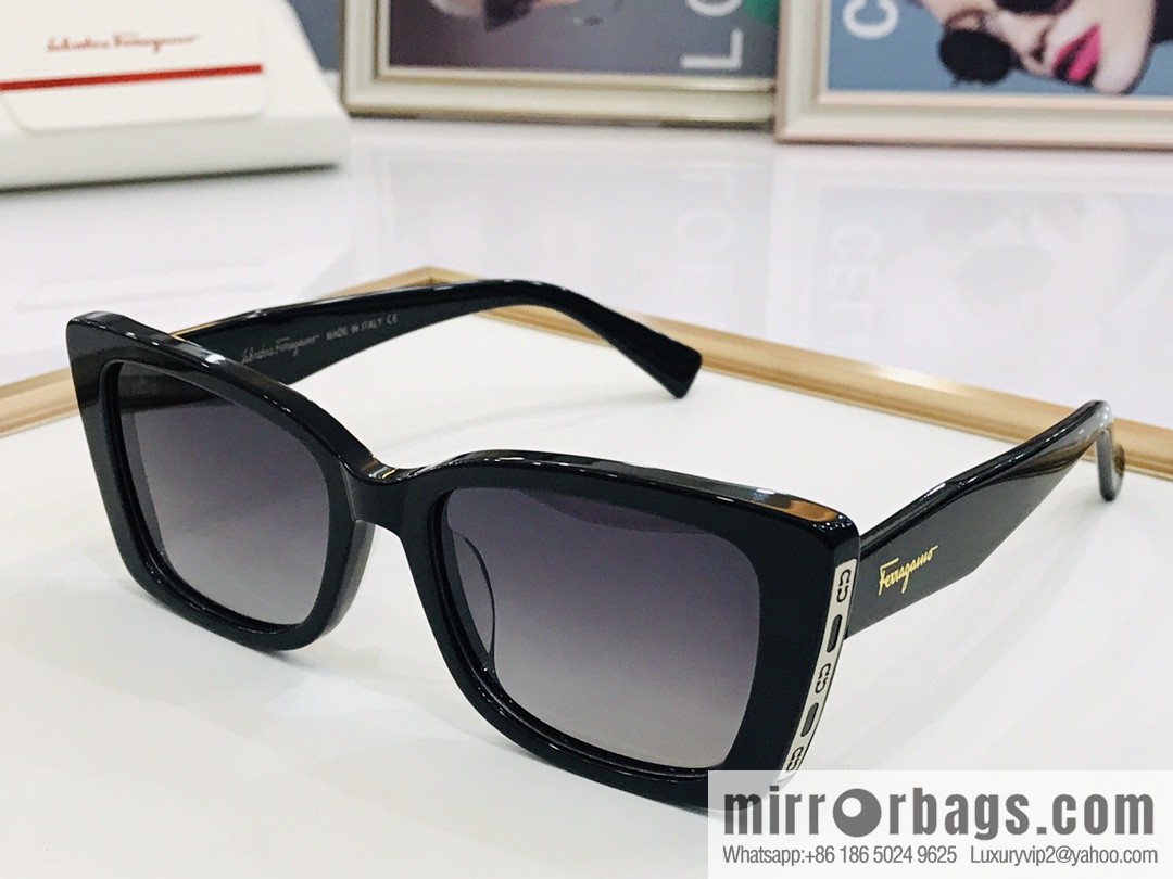 Ferragamo logo temple unisex sunglasses