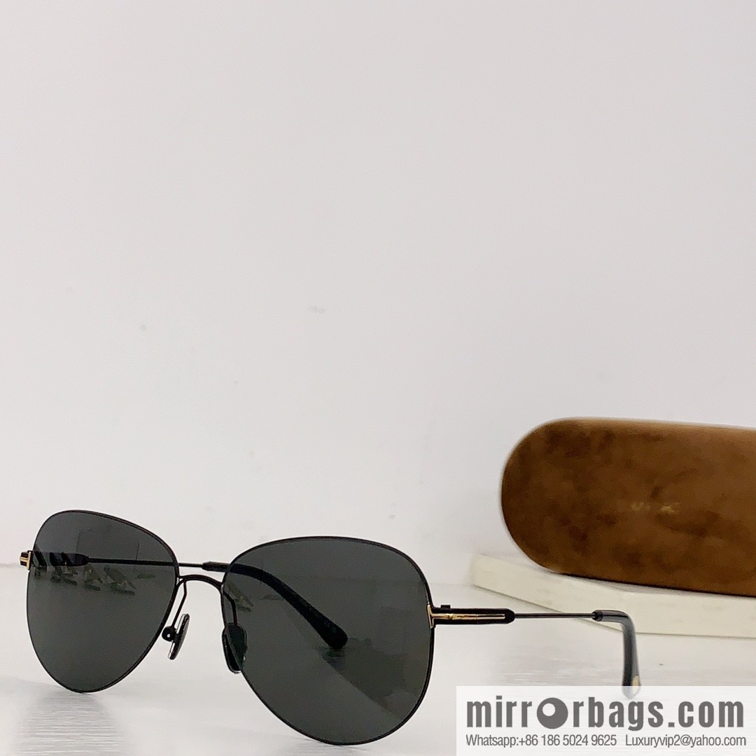 TOM FORD Metal temple embellishment logo Unisex sunglasses