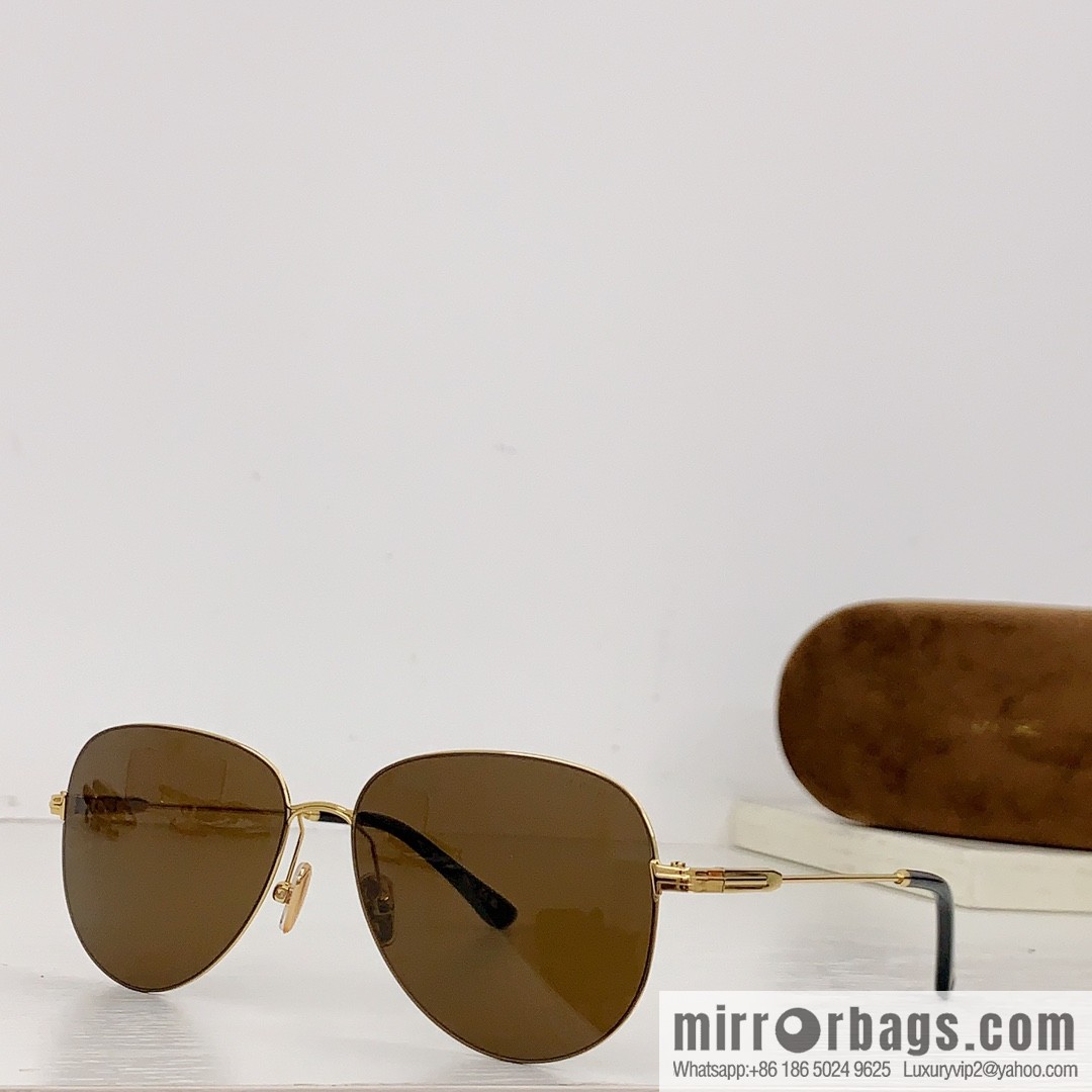 TOM FORD Metal temple embellishment logo Unisex sunglasses