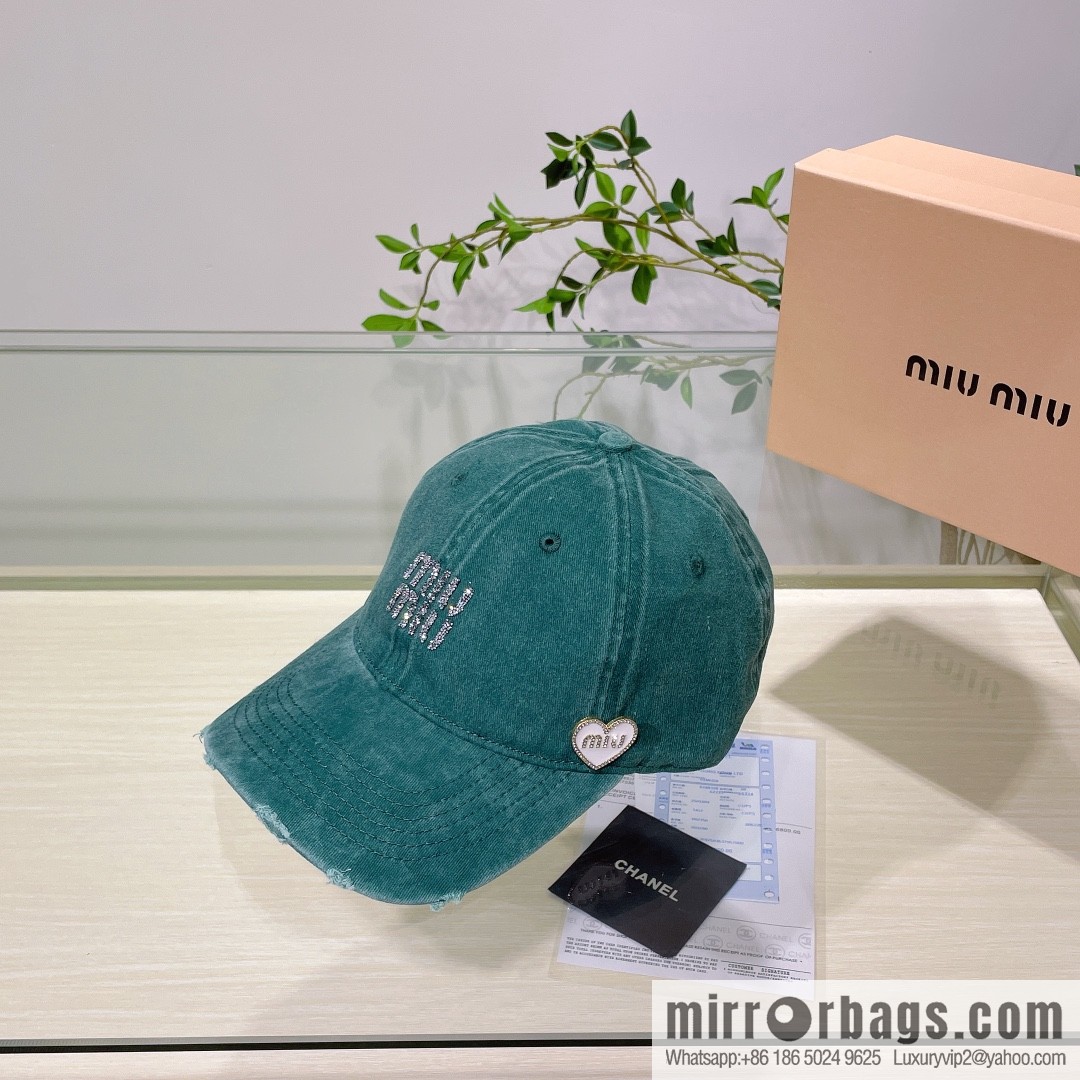MIUMIU Miu Miu's new plain baseball cap