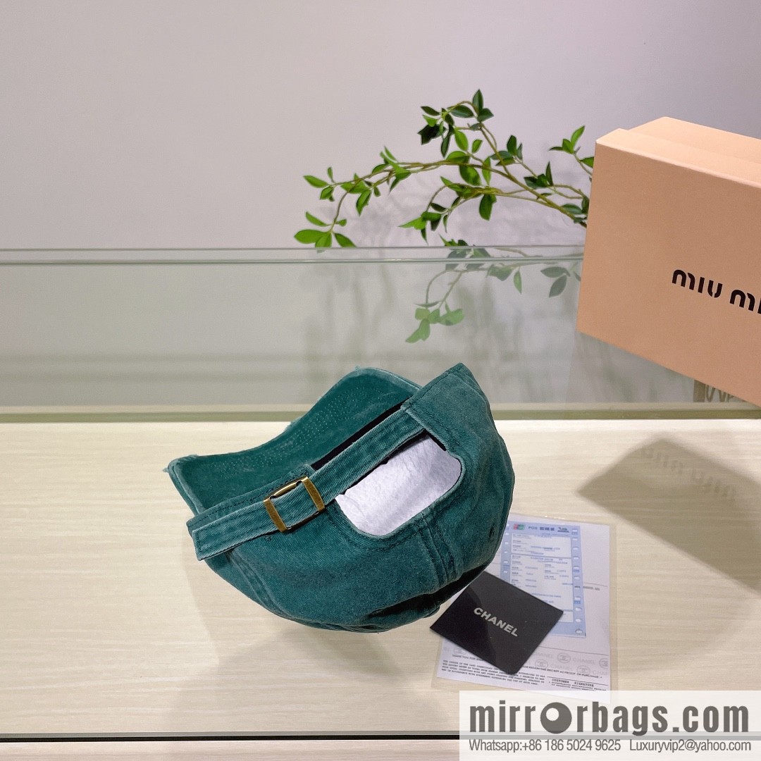MIUMIU Miu Miu's new plain baseball cap